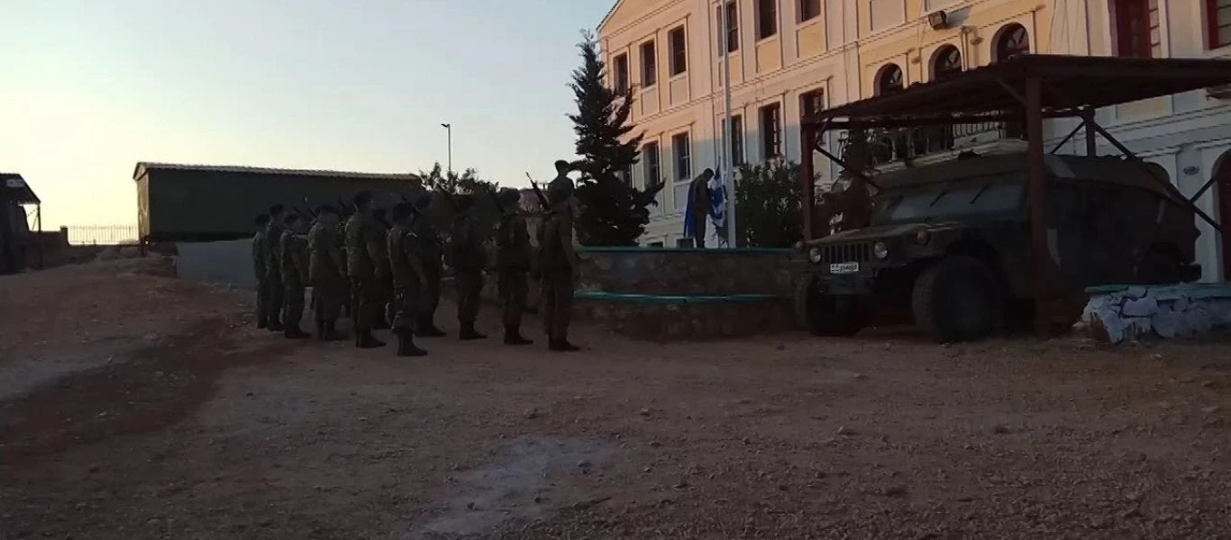 Για εγκληματική ενέργεια μιλά η μητέρα του νεκρού στρατιώτη στη Ρω – Αντικαταστάθηκαν οι οπλίτες στο νησί